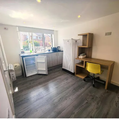 Aa Private Single With Ensuite And Workspace York
